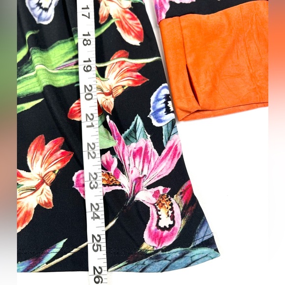 PETIT POIS Women’s 3/4 Sleeve V Neck Top M Mixed‎ Floral Artsy Boho Tropical - Picture 14 of 14
